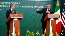 El secretario de Estado de EE. UU., Antony Blinken, y el canciller mexicano, Marcelo Ebrard, durante una conferencia de prensa en la Ciudad de México, el 8 de octubre de 2021.