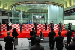 This picture shows a ceremony of the close of the end-of-year trading session at the Tokyo Stock Exchange in Tokyo, Dec. 30, 2020.