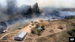 Los incendios forestales han calcinado casi 25 kilómetros cuadrados y ha puesto en peligro decenas de estructuras.