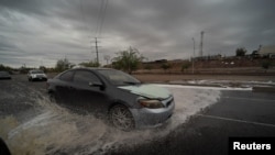 热带风暴希拉里袭击墨西哥的下加利福尼亚州。