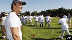 El actor de Hollywood, Matthew McConaughey, mantiene una fuerte dieta para perder unos 14 kilos, el motivo es el rodaje de una nueva cinta.