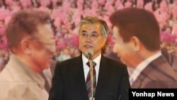 지난달 4일 104 남북정상선언 5주년 기념 토론회에 참석해 대북정책 구상을 밝히는 민주통합당 문재인 대선 후보.