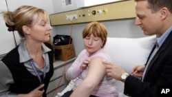 Ami-Louise Cochrane, center, receives a flu vaccination at Flinders Medical Centre, in Adelaide, Australia. (File Photo).