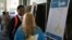 South African international student Luyanda Mdanda speaks with another student at the UC San Diego IGNITE Conference.