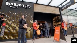 Amazon mengembangkan bisnisnya dengan membuka "Amazon Go Store" pertama di Seattle, Washington Senin 22/1 (foto: ilustrasi). 