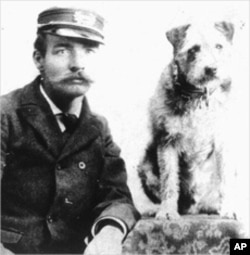 Owney and his postal buddy. Owney’s the one on the right.