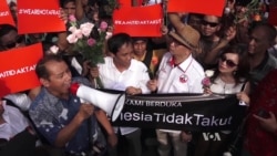 Indonesians Defiant After First IS Attack