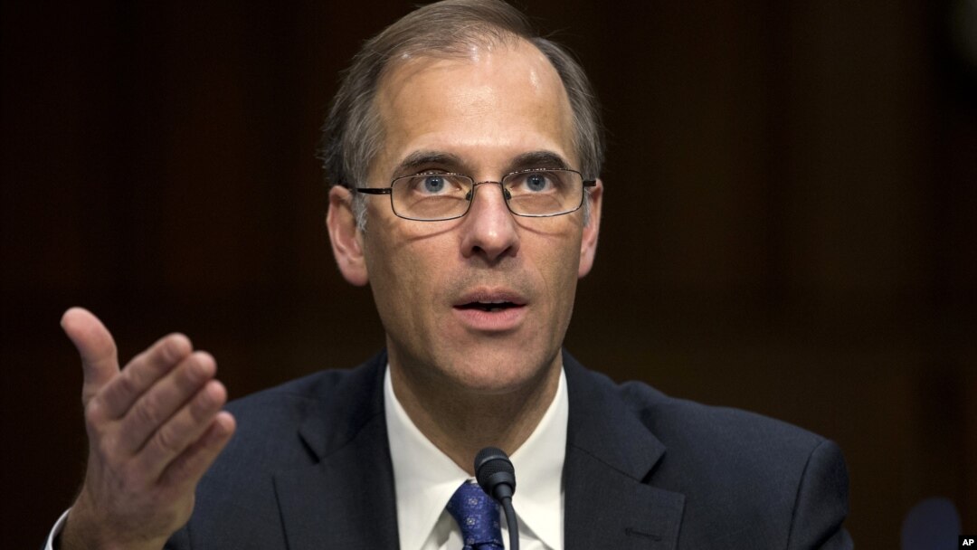 Mark Zandi, chief economist at Moodys Analytics, gestures as he testifies on Capitol Hill in Washington, December 6, 2012.