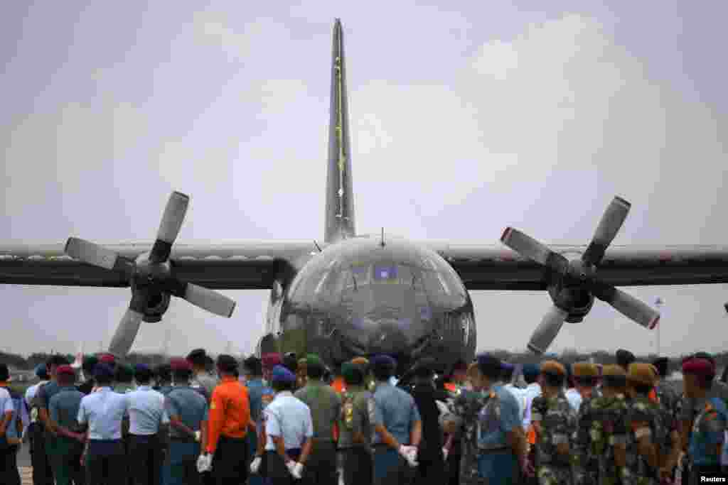 جہاز پر عملے سمیت 162 افراد سوار تھے جن میں سے کوئی بھی زندہ نہیں بچا۔