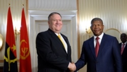 Mike Pompeo (esq) e João Lourenço (dir), em Luanda, 17 fevereiro 2020