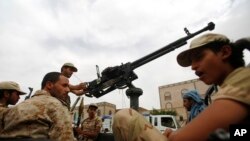 지난 24일 예멘 사나에서 후티 반군이 사나 거리를 순찰하고 있다.