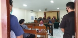 Sidang dengan terdakwa dua jaksa dilakukan secara daring oleh Pengadilan Tipikor Yogyakarya, Rabu 20 Mei 2020. (Foto: VOA/Nurhadi)