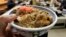 "Gyudon," atau hidangan nasi dengan daging sapi Amerika, ditampilkan di restoran rantai makanan cepat saji Jepang Yoshinoya D&C Co. di Tokyo. (Foto: AP)