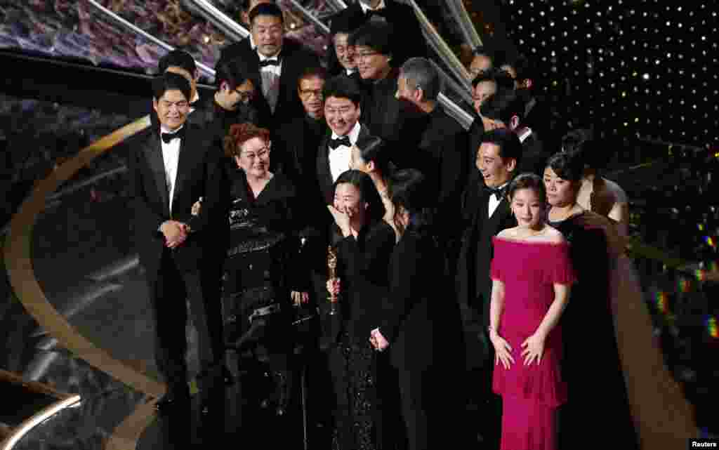 Kwak Sin Ae and Bong Joon-ho win the Oscar for Best Picture for &quot;Parasite&quot; at the 92nd Academy Awards in Los Angeles, Calif., Feb. 9, 2020. 