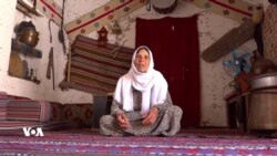 Li Kobanîyê Jinek Hewl Dide Dengbêjîya Kurdî Biparêze