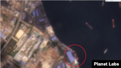 지난 3일 북한 대안항을 촬영한 위성사진에 대형 선박이 포착됐다. 이 선박의 적재함에는 석탄으로 보이는 물체가 보인다. 사진 제공: Planet Labs.