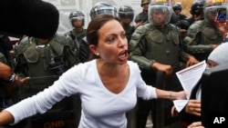 La diputada venezolana, María Corina Machado, aseguró que los argumentos del gobierno para retirarle sus credenciales como diputada no son más que excusas para silenciarla.