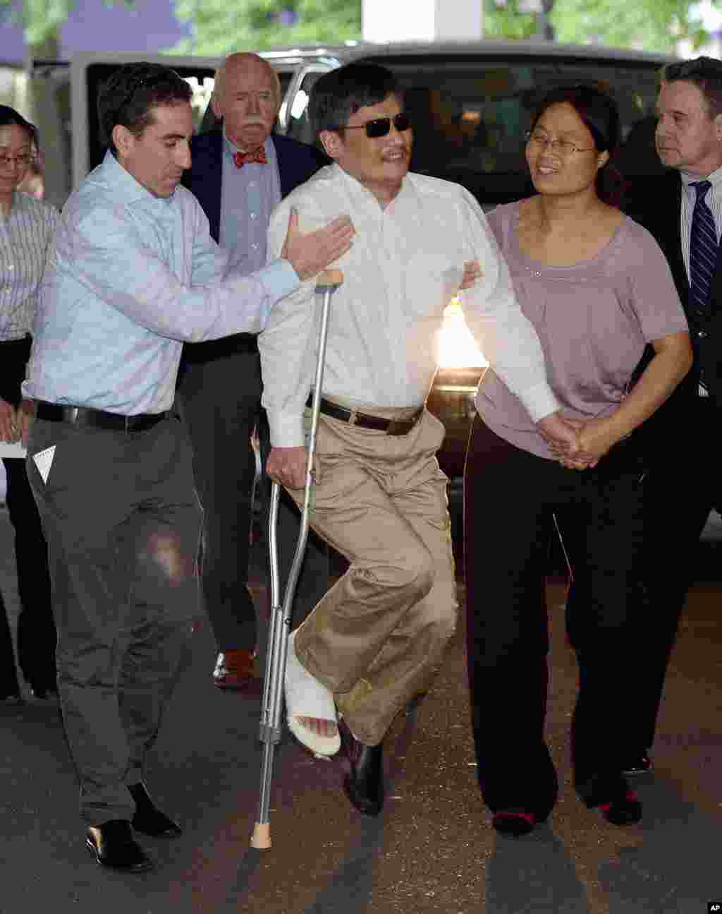 Blind Chinese legal activist Chen Guangcheng arrives at Washington Square Village on the campus of New York University, May 19, 2012, in New York. 