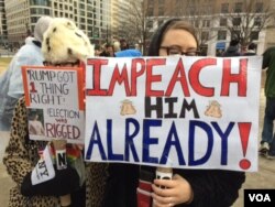 FILE - Anti-Trump protesters at McPherson Square near the White House in Washington, Jan. 20, 2017. (Photo: G. Flakus / VOA)