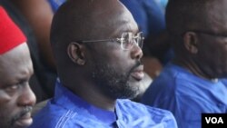 L'ex-star du foot George Weah, candidat à l'élection présidentielle au Liberia, au centre, Monrovia, 28 avril 2016.