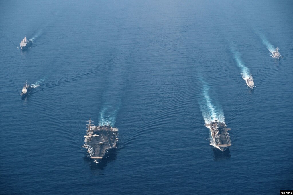 美国海军罗斯福号航母战斗群与马金岛号两栖戒备群2021年4月9日在南中国海进行编组巡航。（美国海军提供）(photo:VOA)