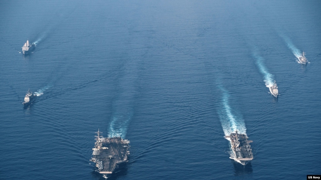 美国海军罗斯福号航母战斗群与马金岛号两栖戒备群2021年4月9日在南中国海进行编组巡航。（美国海军提供）(photo:VOA)