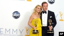 Diễn viên Damian Lewis và Claire Danes giành giải Emmy ở hạng mục nam và nữ diễn viên truyền hình xuất sắc nhất