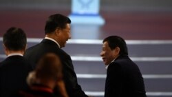 中國國家主席習近平在北京與菲律賓總統杜特爾特握手（路透社2019年8月30日）