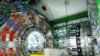 Michael Hoch, koordinator u detektoru čestica Compact Muon Solenoid (CMS), prati nadogradnju detektora piksela u Europskoj organizaciji za nuklearna istraživanja (CERN) u Cessyju u Francuskoj, 3. ožujka 2017.