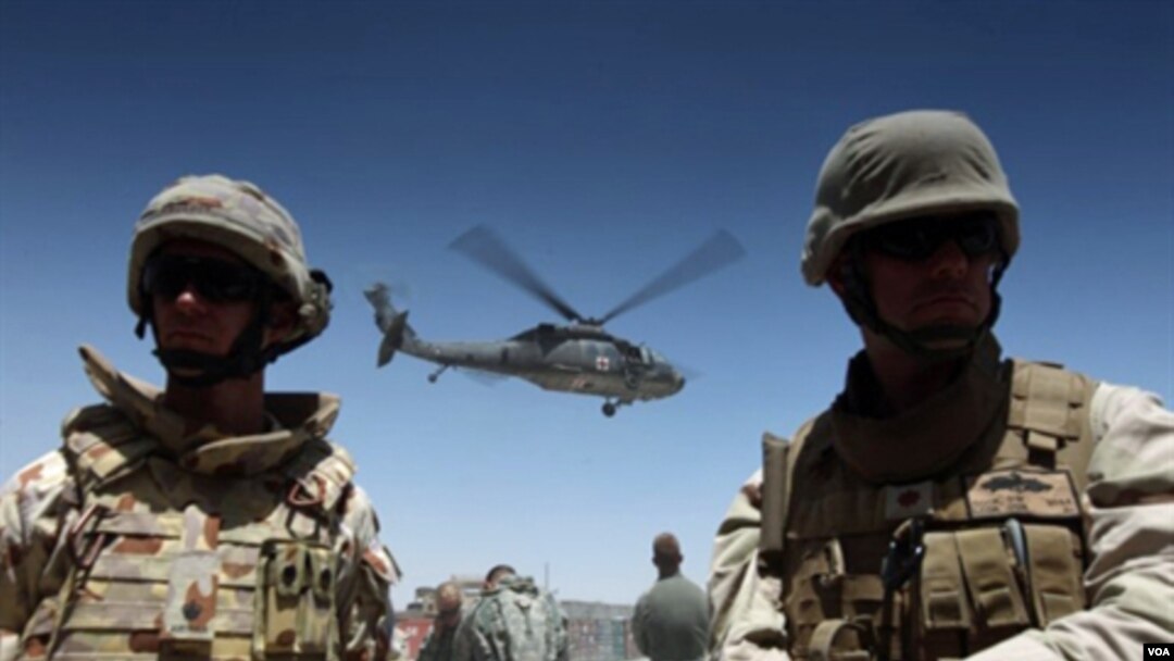 Tentara NATO dan sebuah helikopter Medevac di Afghanistan (foto: dokumentasi).