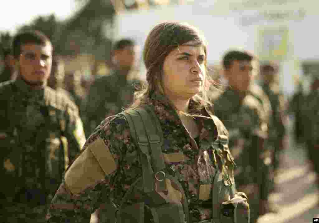 د سوریې په باغوز سیمه کې کردۍ جنګیالۍ