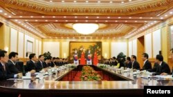 韩国总统朴槿惠会见中国同行习近平