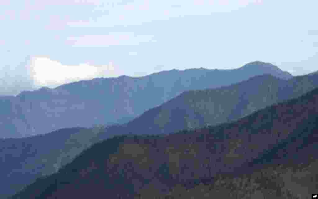 夹金山及其附近的高山