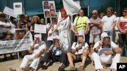 抗議人士於今年六月份曾經要求馬里當局協助釋放被綁架人質