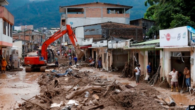 Santos señaló que la planta de energía del hospital cuenta con combustible suficiente para su funcionamiento, y que se trasladaron medicamentos y otros insumos en cuatro vuelos de aviones Hércules de la Fuerza Aérea Colombiana.