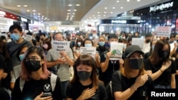 香港民众在合唱“愿荣光归香港”的反送中歌曲。（2019年9月21日）