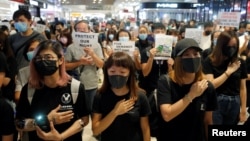 香港民眾在合唱“願榮光歸香港”的反送中歌曲。（2019年9月21日）