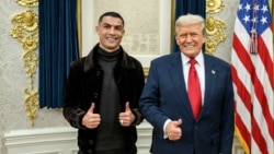 دونالد ترمپ، رییس جمهور ایالات متحده و کرستیانو رونالدو در دفتر کار رییس جمهور امریکا