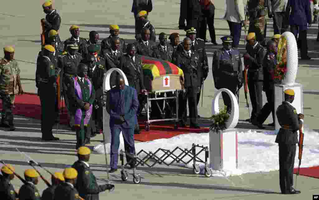 A coffin carrying the body of Zimbabwe&#39;s former ruler Robert Mugabe arrives from Singapore, at the RG Mugabe International Airport in Harare. The body of Mugabe will be displayed at historic locations for several days before burial at a location that is still to be determined.