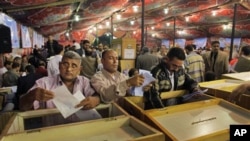 Electoral workers count ballots at a counting center, after polls closed in the Abdeen neighborhood of Cairo, Egypt, 28 Nov 2010