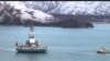 在阿拉斯加外海擱淺的鑽油船已經被拖往港口