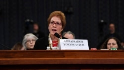La ex embajadora de EE.UU. en Ucrania, Marie Yovanovitch, testifica ante la Comisión de Inteligencia de la Cámara de Representantes en el Capitolio en Washington, el viernes 15 de noviembre de 2019. AP.