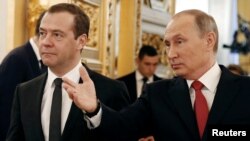 Thủ tướng Nga Dmitry Medvedev và Tổng thống Nga Vladimir Putin.