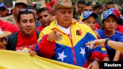 FILE - National Assembly President Diosdado Cabello (C) take part in a rally with a Bolivarian militia in Caracas, March 15, 2014.