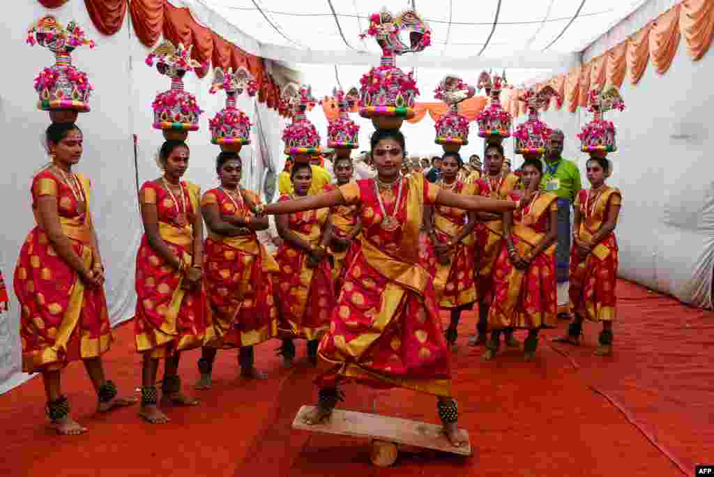 Traditional dancers from southern state Tamil Nadu perform during a dress rehearsal for the upcoming Republic Day parade in New Delhi.