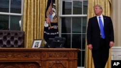 Donald Trump dans le bureau Oval de la Maison-Blanche, Washington, 1er fevrier 2017