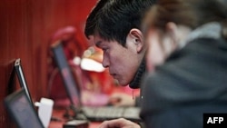 Số người sử dụng internet tại Trung Quốc đã tăng tới 513 triệu người vào cuối năm 2011, tức là tăng 12% so với năm 2010.