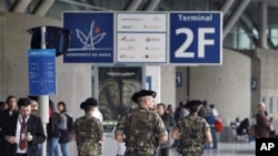 Soldiers patrol at Roissy Charles de Gaulle airport, France, 04 Oct 2010