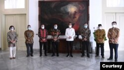 Tujuh Komisioner Komnas HAM saat bertemu Presiden Joko Widodo di Istana Bogor, Jawa Barat pada Kamis (14/1/2021) pagi. (Foto: Humas Komnas HAM)