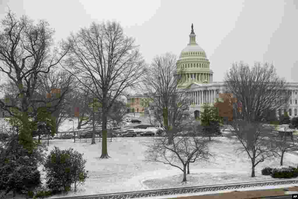 Vu du Capitol Hill, aprés la neige, à Washington, le jeudi 4 janvier 2018